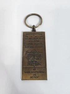 NY YANKEES STADIO 75° ANNIVERSARIO BIGLIETTO STUB PORTACHIAVI SGA 1923-1998 DETROIT  - Foto 1 di 3