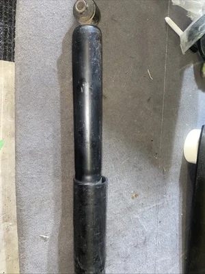 Isuzu Rodeo Denver 2.5  3.0 2004-08 Rear Shock Absorber  8973685990 - Image 1 of 4