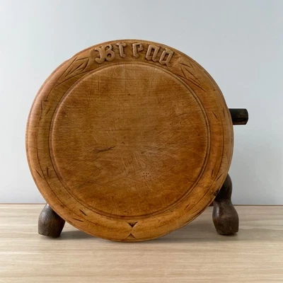 Antique Edwardian Carved Wooden Breadboard – Early 20th Century Kitchenalia - Image 1 of 4