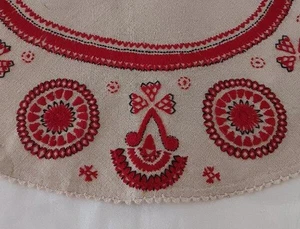 Vintage Natural Linen Red Black Embroidered Doily Lace Edge Round 17" - Picture 1 of 3