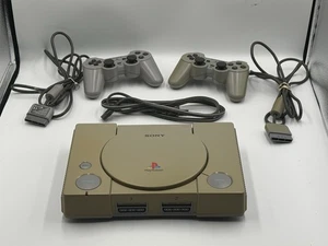 Pacchetto console Sony PlayStation - si accende non testato - Foto 1 di 12