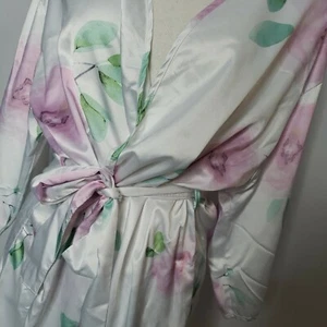 DAVID'S Bata Floral Blanca Sedosa 3/4 Longitud S/M - Imagen 1 de 10