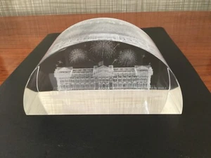 Queen Elizabeth ll Jubilee Buckingham Palace glass engraved paperweight rare - Picture 1 of 9