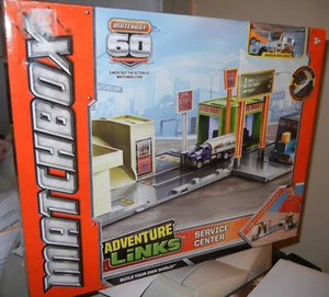 Ausverkauft 2012 Streichholzschachtel Adventure Links Service Center Garage Spielset - Neu aus altem Lagerbestand - Bild 1 von 9