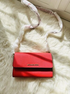 NUEVO CON ETIQUETAS Michael Kors MK Jet Set Viaje Grande Teléfono Bandolera Cartera Bolso Sangría Oscura Foto 1 de 4