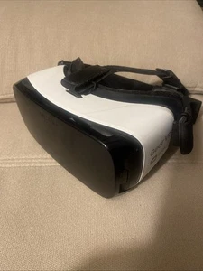 Samsung Gear VR Oculus 2016 SM-R323 for Galaxy Note 5 S7 S6 edge+ White Black - Photo 1 sur 6