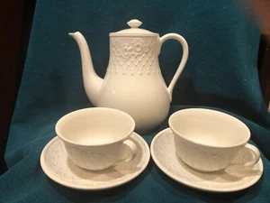 REDUCED_Wedgwood Sunflowers Coffee pot with lid and 2 Cups & Saucers - Picture 1 of 9