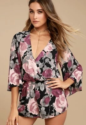 Romper Lulus Feminino Pequeno What’s Bloomin Estampa Floral Preto Rosa Cinza Curto $71 - Imagem 1 de 4