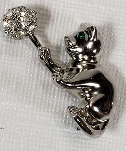 Cat with Ball Pin Brooch silver tone with rhinestones - Picture 1 of 2