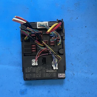 Nissan Versa Note 2015 hatchback interior relé de fusibles caja de conexiones OEM 53 Foto 1 de 4