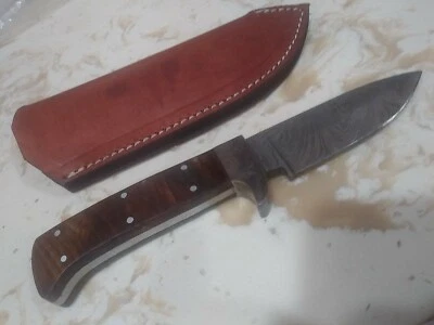 Cuchillo Perkin 🇬🇧 Hecho a mano de acero Damasco espiga completa con mango de nogal y funda Foto 1 de 4