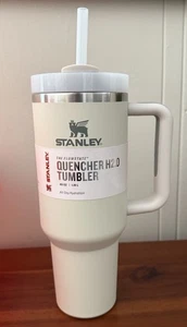 NUEVO vaso Stanley The Quencher H2.0 FlowState DUNE 40 oz con pajita - Imagen 1 de 10