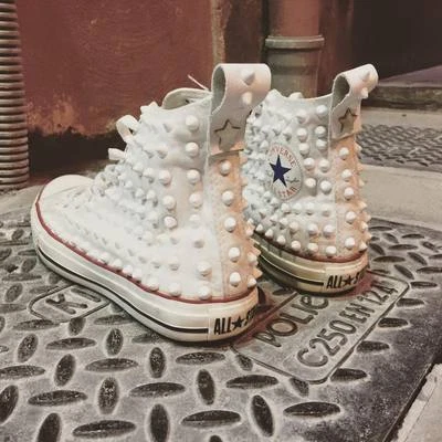 Converse Bianche Alte personalizzate con borchie in ceramica con pelle no logo - Immagine 1 di 2