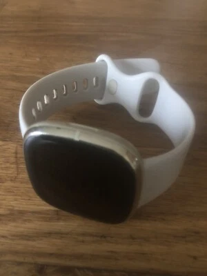 Fitbit Versa Lite Edition Bluetooth 34mm Gesundheits- und Fitness-Smartwatches - - Bild 1 von 4