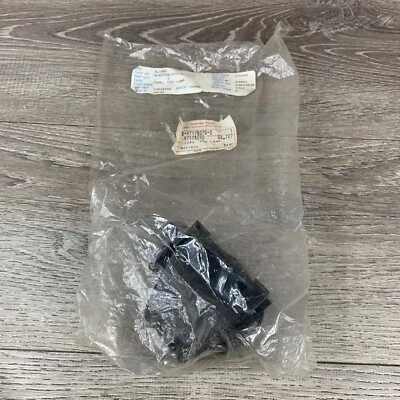 Isuzu 8-97178070-0 Fog Lamp Housing Rodeo Genuine Nos Oem Part - Image 1 of 4