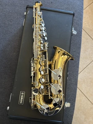 Saxofón alto Yamaha YAS-26 Standard Eb Foto 1 de 4
