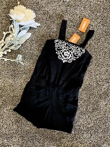 Gymboree black short romper jumpsuit with white Lace italic decal size 5 - Picture 1 of 5