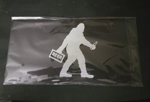 Bigfoot carrying Beer on Aluminum License Plate - Bild 1 von 3