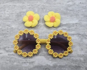 Cute Hippie Vibes Kids Sunglasses Yellow Flower Daisy With Hair Clips - Picture 1 of 7