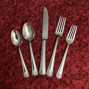 Reed & Barton Select PALLADIAN 18/10 Stainless Flatware 5 piece Place Setting - Picture 1 of 10