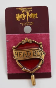 Universal Studios Harry Potter Gryffindor Head Boy Pin New with Card Rare in UK - Foto 1 di 2