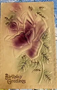 Geburtstagsgrüße geprägte lila Rose Postkarte um 1900 unbespielt - Bild 1 von 3