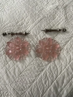 Cortina de vidro floral rosa antiga com ferragens originais 3,5” diâmetro - Imagem 1 de 3