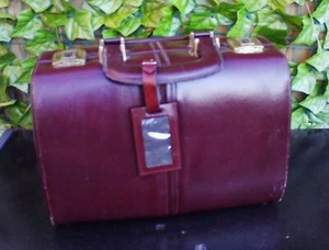 Burgundy hard shell handbag vanity case inner pockets and bottle perfume holders - Picture 1 of 5