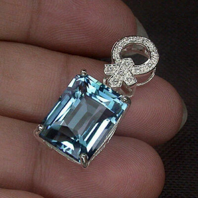 Colgante de diamantes de circonita cúbica aguamarina corte esmeralda de 3 quilates con cadena de plata 925 Foto 1 de 4