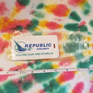 Vintage 1970s Republic Airlines Unused Plastic Baggage Flight Luggage Tag - Picture 1 of 5