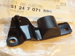 New  BMW 5 series E61 R/H Tailgate strut mounting bracket 51247071596 BM28 - Picture 1 of 4