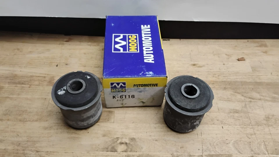 Комплект втулок рычага управления подвеской Moog K6116 новый из старых запасов  - Изображение 1 из 4