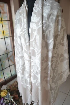Beige SHAWL FLORAL KASHMIR PASHMINA CREWEL EMBROIDERED 100% CASHMERE WRAP — 第 1/3 张图片