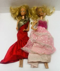 Vintage Barbie Puppen (insgesamt 2) mit Kleidung 1966 Taiwan - Bild 1 von 6