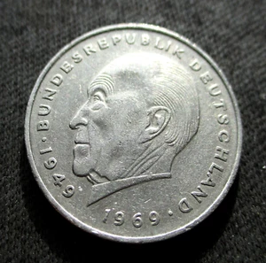 COMMEMORATIVE 2 DEUTSCHE MARK 1973 F COIN OF WEST GERMANY ~ KONRAD ADENAUER - Picture 1 of 2