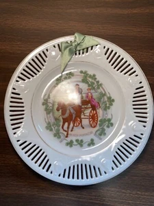 Vintage Schumann White Plate 9 in. "An Irish Jaunting Car" Reticulated Gold Trim - Picture 1 of 10