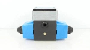 EATON DG4S4LW-012C-B-60 02-119493 NSNB - DIRECTIONAL VALVE - Picture 1 of 1