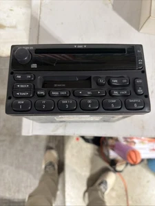 2000 EXPLORER AM FM CASS CD MACH AUDIO RADIO ID F87F-18C868-AD USED OEM - Picture 1 of 9