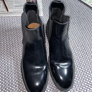 Botines de cuero ALDO nuevos para mujer informales negros brillantes talla 9 sin caja #e2 - Imagen 1 de 14