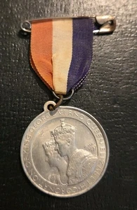 1937 Krönung King George VI & Queen Elizabeth Medaillon mit Band - Bild 1 von 2