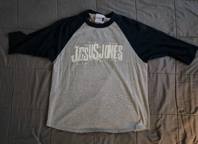Camisa Jesus Jones Vintage Raglán Años 90 Se Ajusta Como Mediana Foto 1 de 3