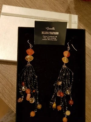 Orecchini argento 925 e pietre naturali indossati in una sfilata fatti a mano - Immagine 1 di 4