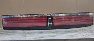 Used Center Tail Light Assembly fits: 2007 Lincoln Mkx center lid mounted Center - Image 1 of 4