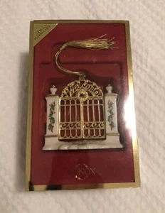2002 Lenox Annual Ornament First Year in the New Home Garden/Front Gate in box - Picture 1 of 8