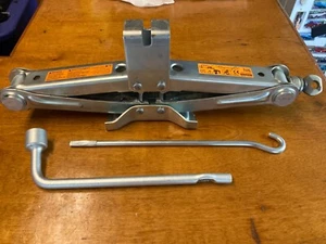 09-14 Nissan Murano Emergency Spare Tire Scissor Jack Wrench Tool Kit Set OEM - Picture 1 of 7