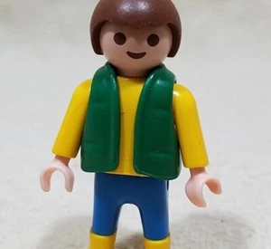 PLAYMOBIL GEOBRA 1992 CAMPING AL AIRE LIBRE HOMBRE CHAQUETA VERDE CABELLO MARRÓN 2" FIGURA - Imagen 1 de 9