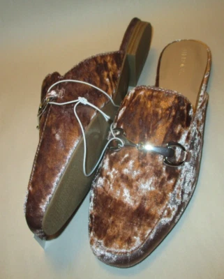 NUEVO Merona Kona Mujer 8.5 Rubor Terciopelo Mordida de Caballo Decoración Sin Cordones Cómodas Mulas Foto 1 de 4