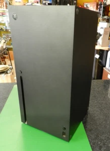 Microsoft Xbox Series X - 1TB Spielekonsole - Schwarz - Defekt - Bild 1 von 8