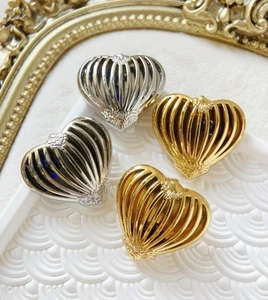 5pcs 23x21mm Deep gold silver hallow heart clothing shank button sewing jewelry - Picture 1 of 5