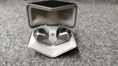 Wireless HiFiMAN SVANAR In-Ear Earphones with IPX5 Waterproof Noise Cancelling - Image 1 of 4